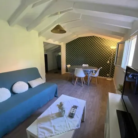 Apartman Haut De Villa Independant Sous Combles Avec Piscine