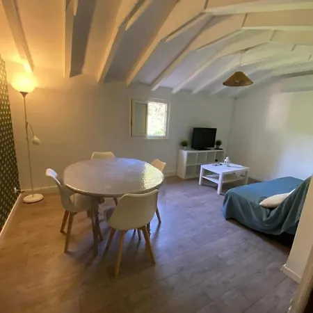 Apartment Haut De Villa Independant Sous Combles Avec Piscine *