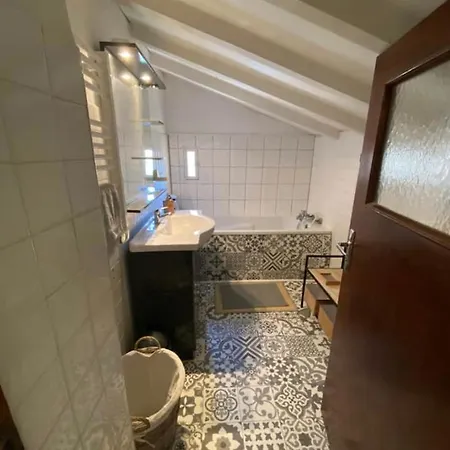 Apartman Haut De Villa Independant Sous Combles Avec Piscine Toulon